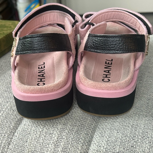 Chanel suede calfskin pink logo sandals NWT - Picture 4 of 11